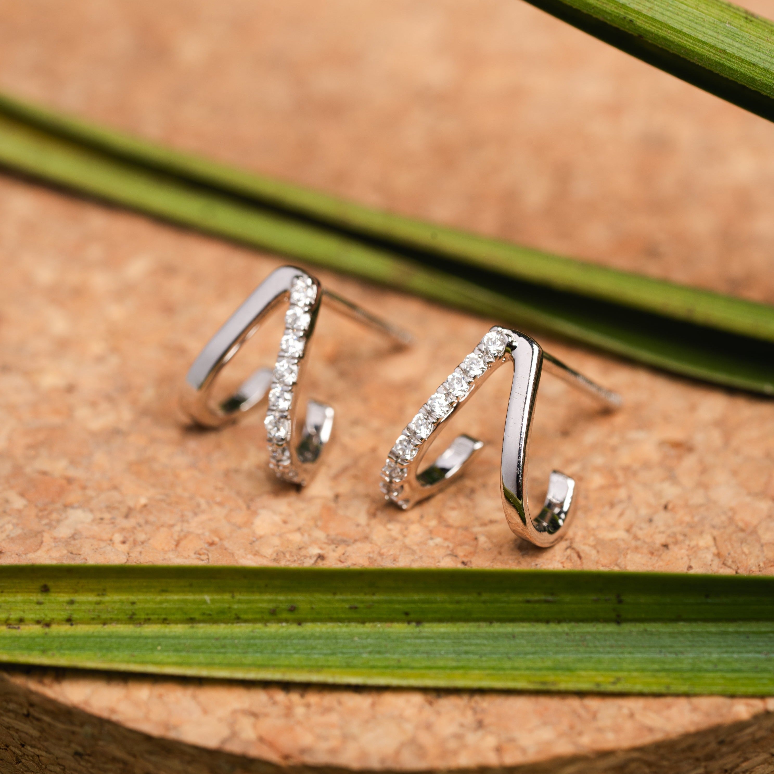 Hug-Me Split Diamond Earrings