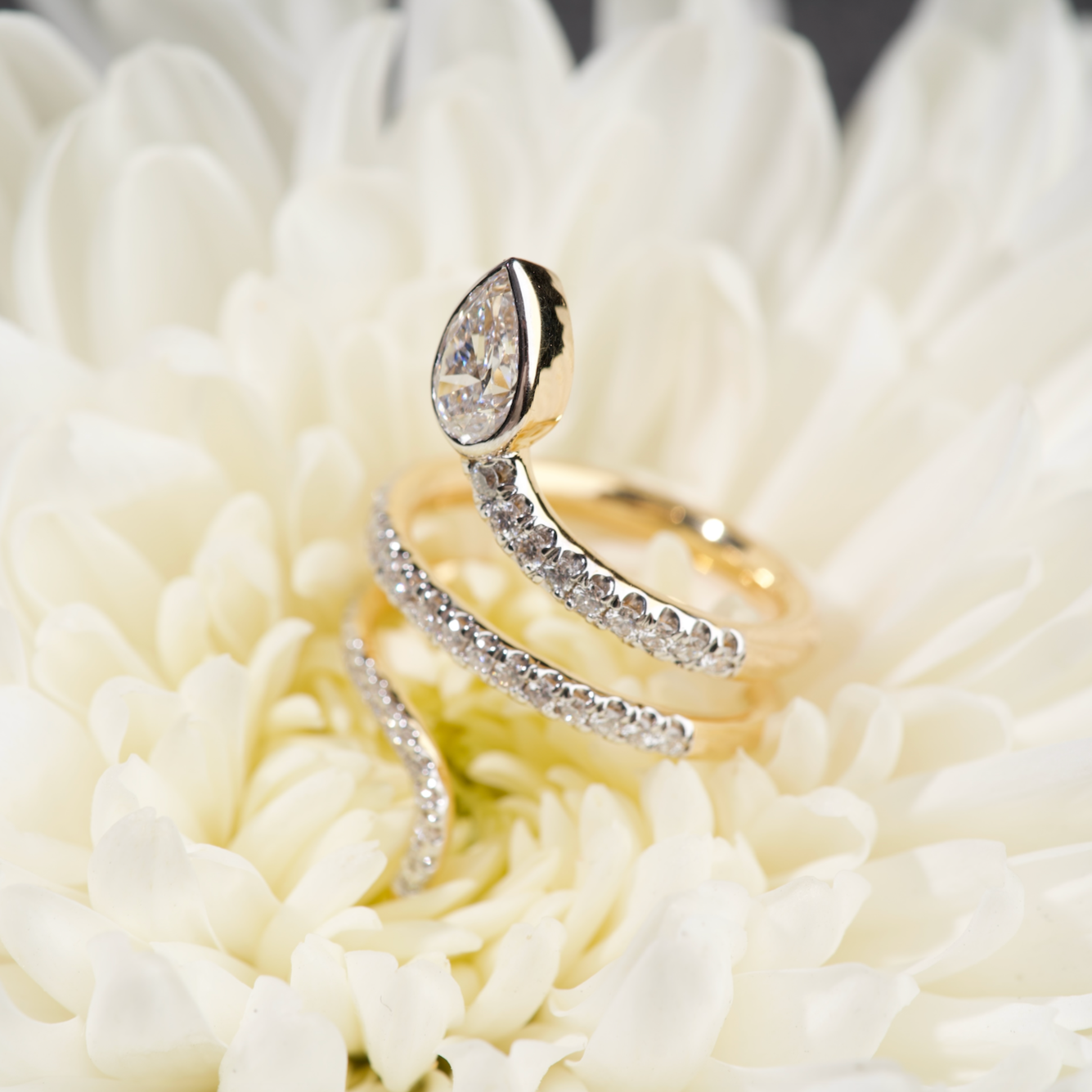 Bezel Serpentine Ring
